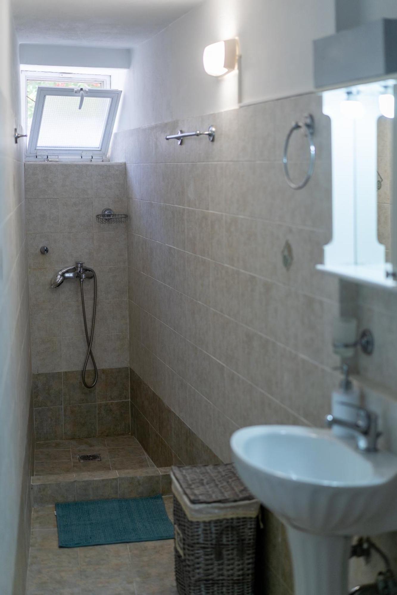 Spacious Home With Yard, Mytilene Lesvos Extérieur photo