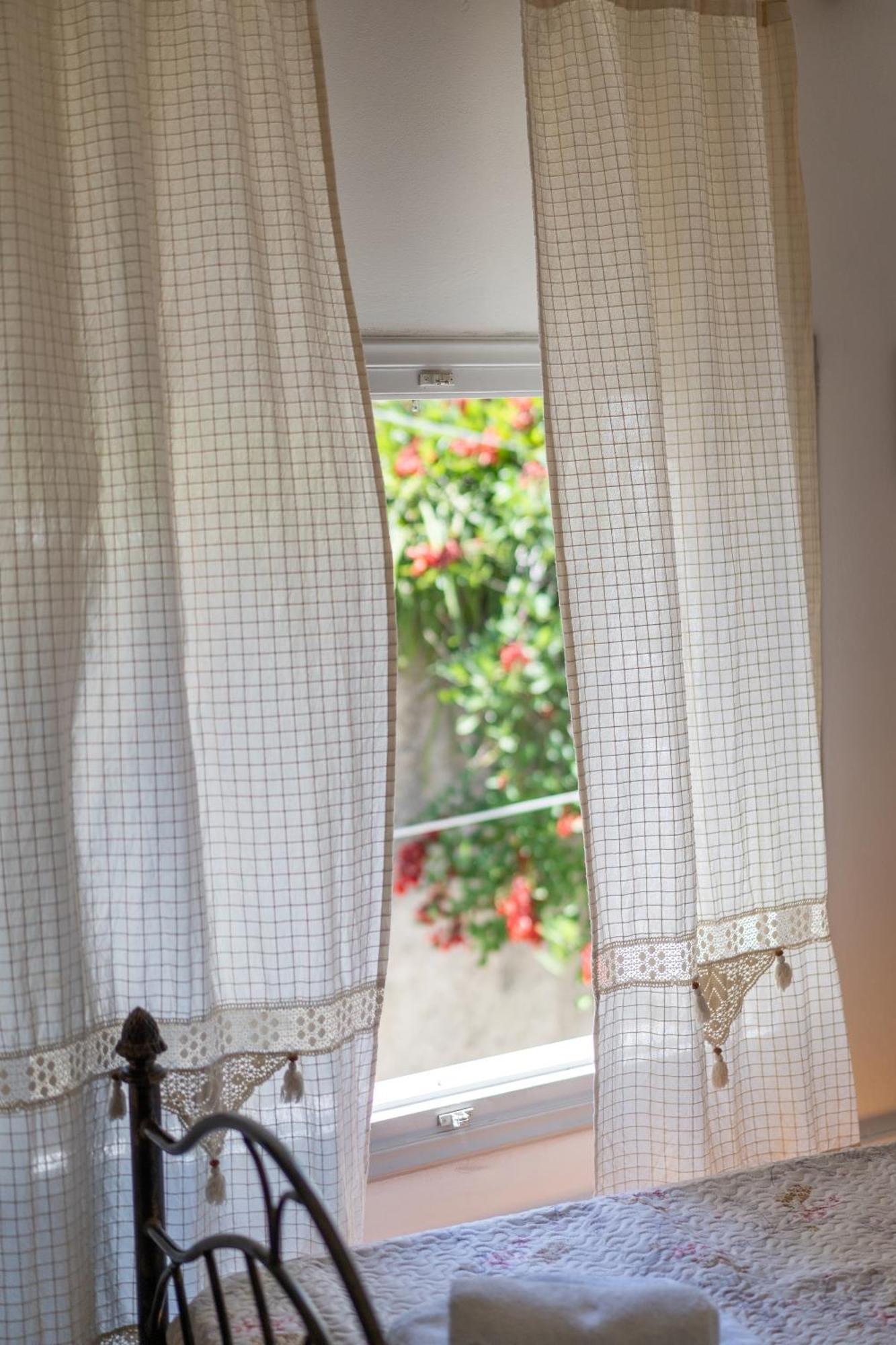 Spacious Home With Yard, Mytilene Lesvos Extérieur photo