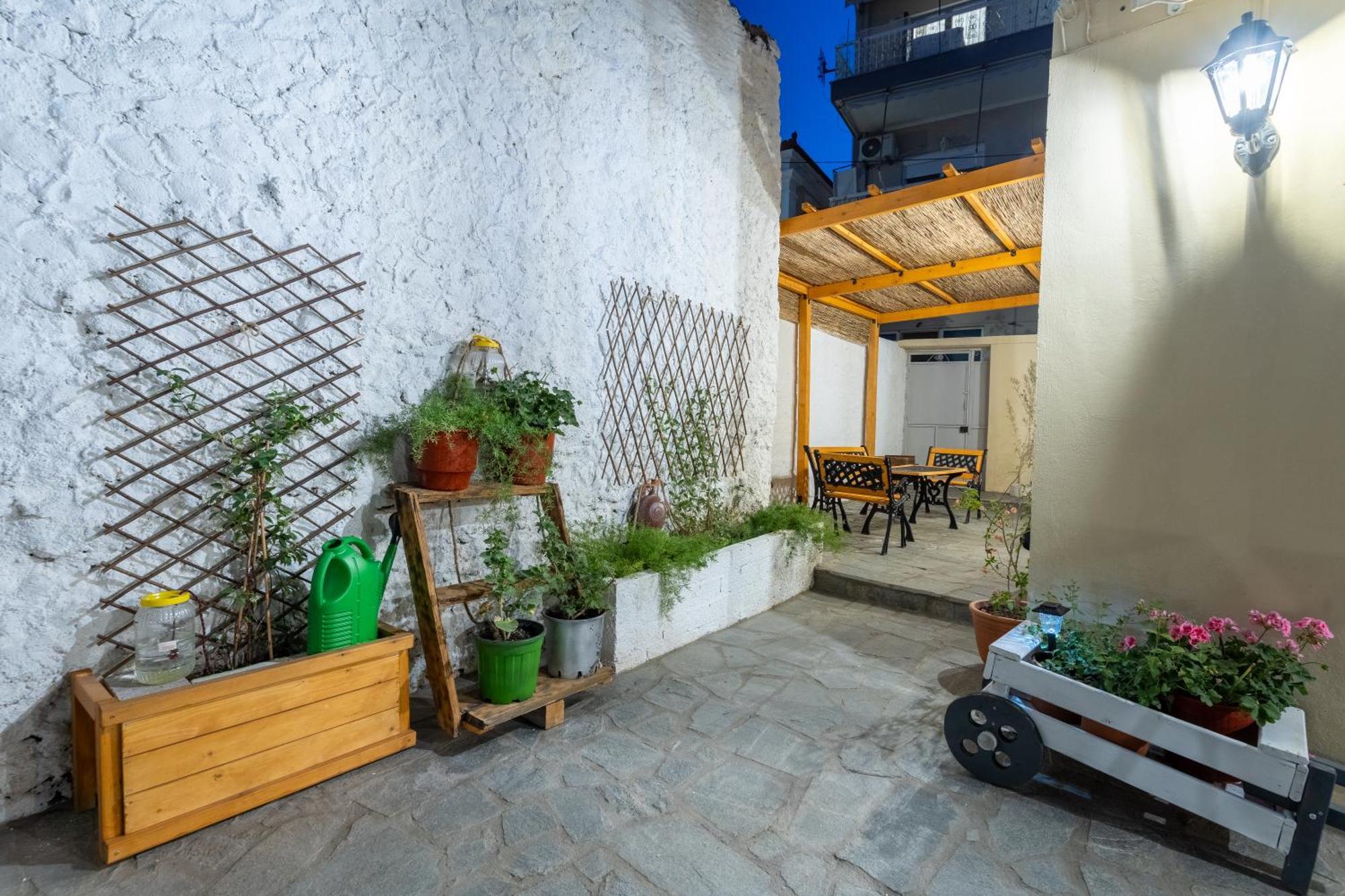 Spacious Home With Yard, Mytilene Lesvos Extérieur photo