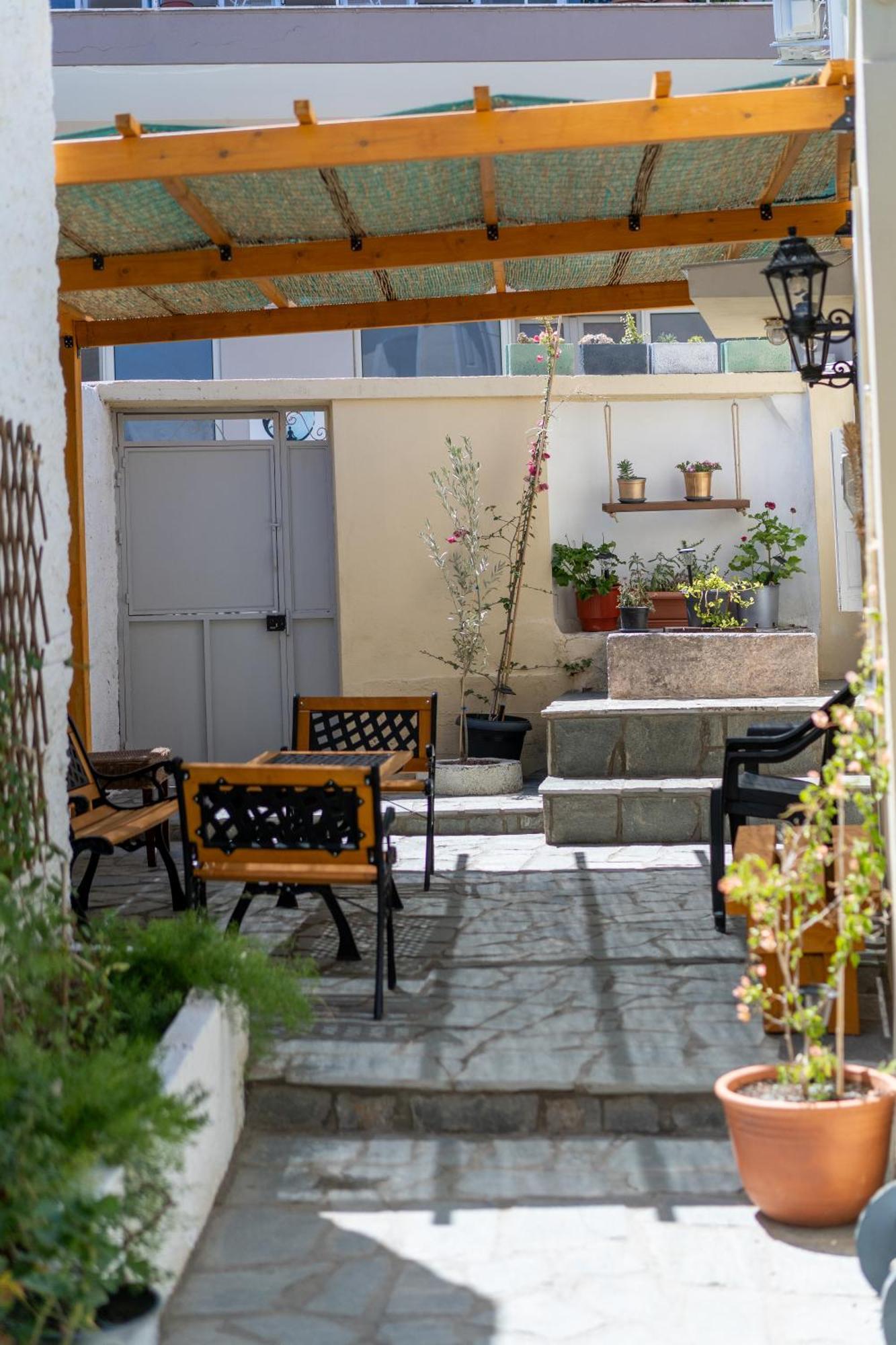 Spacious Home With Yard, Mytilene Lesvos Extérieur photo