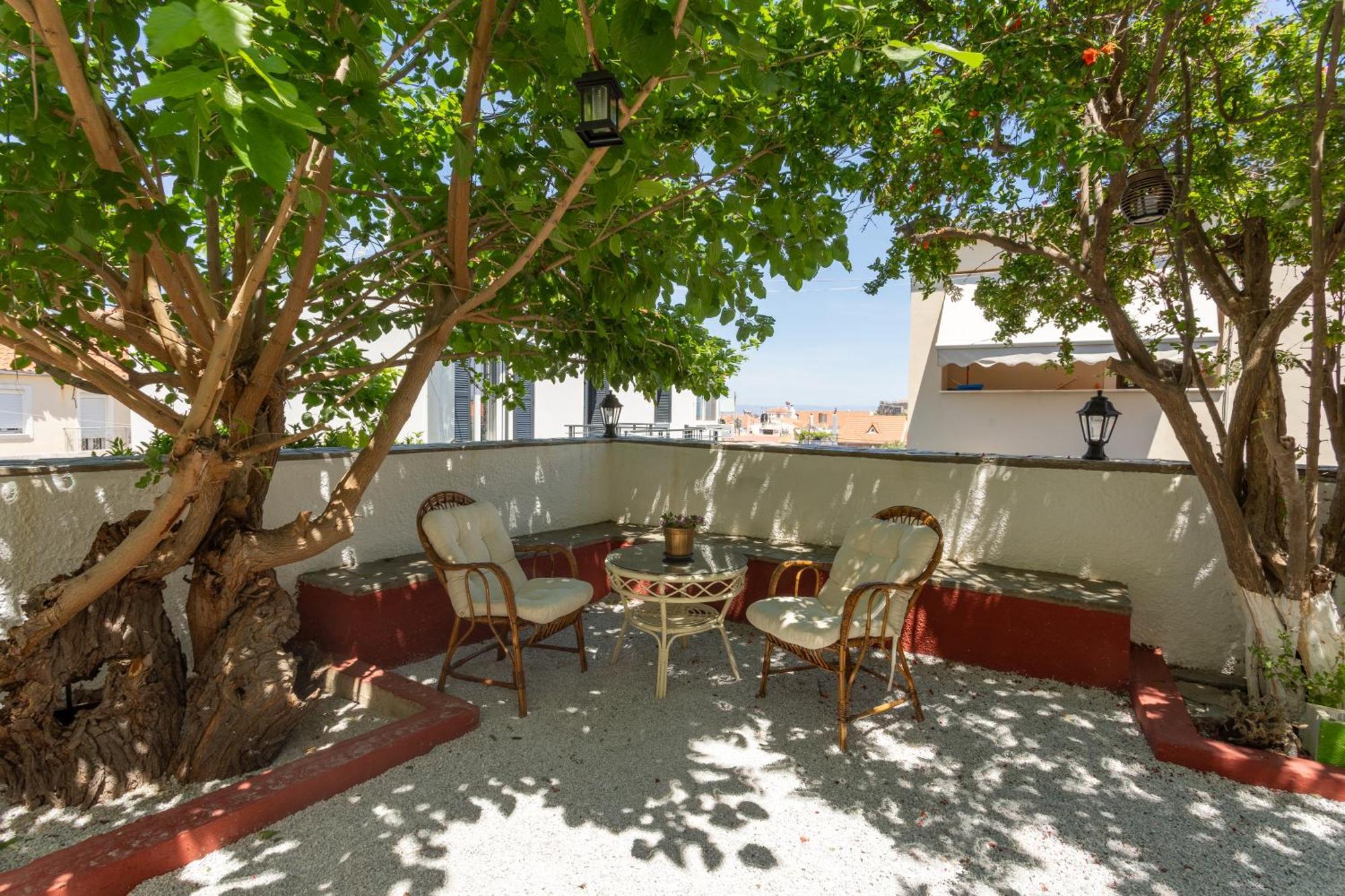 Spacious Home With Yard, Mytilene Lesvos Extérieur photo
