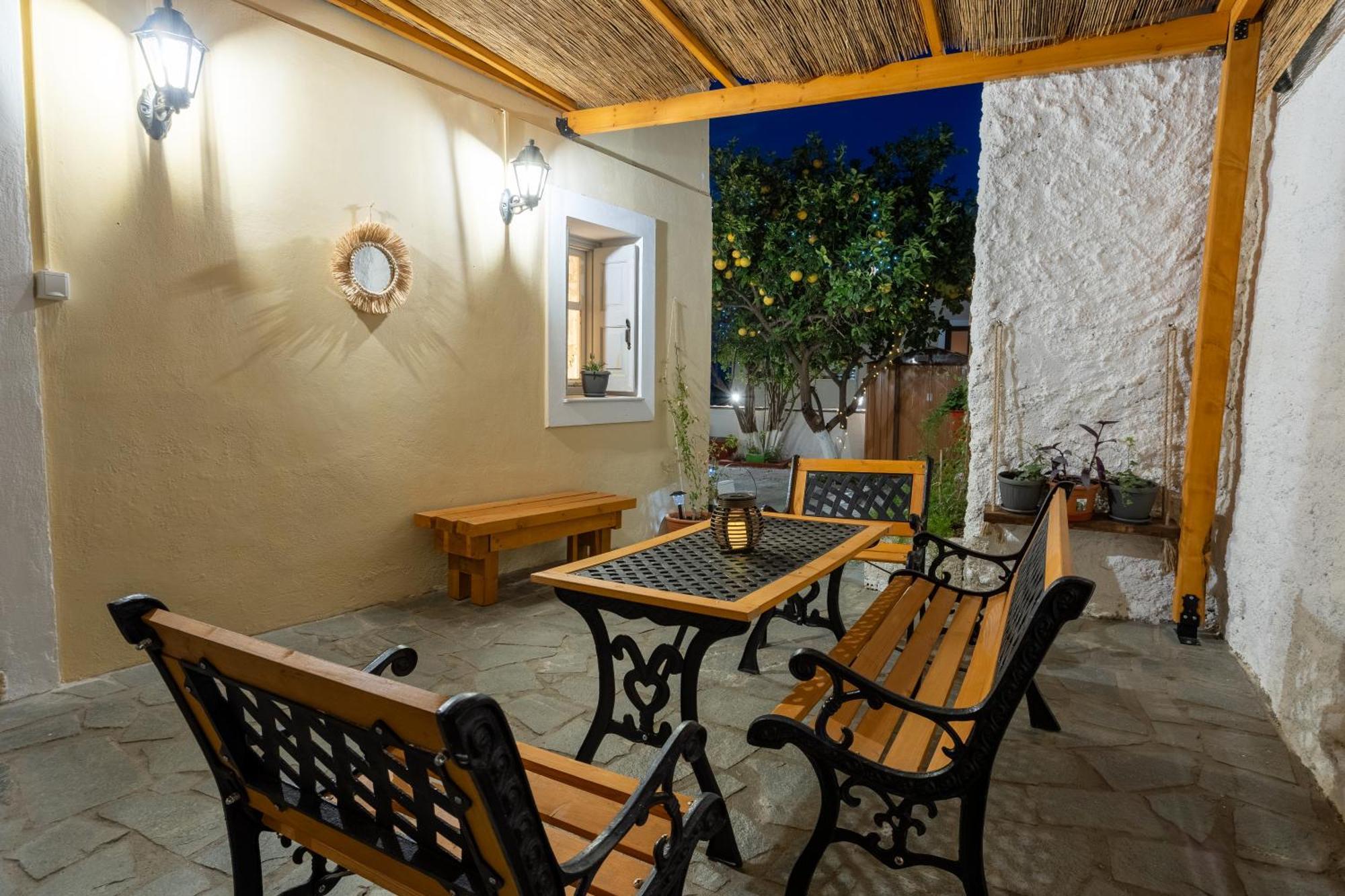 Spacious Home With Yard, Mytilene Lesvos Extérieur photo