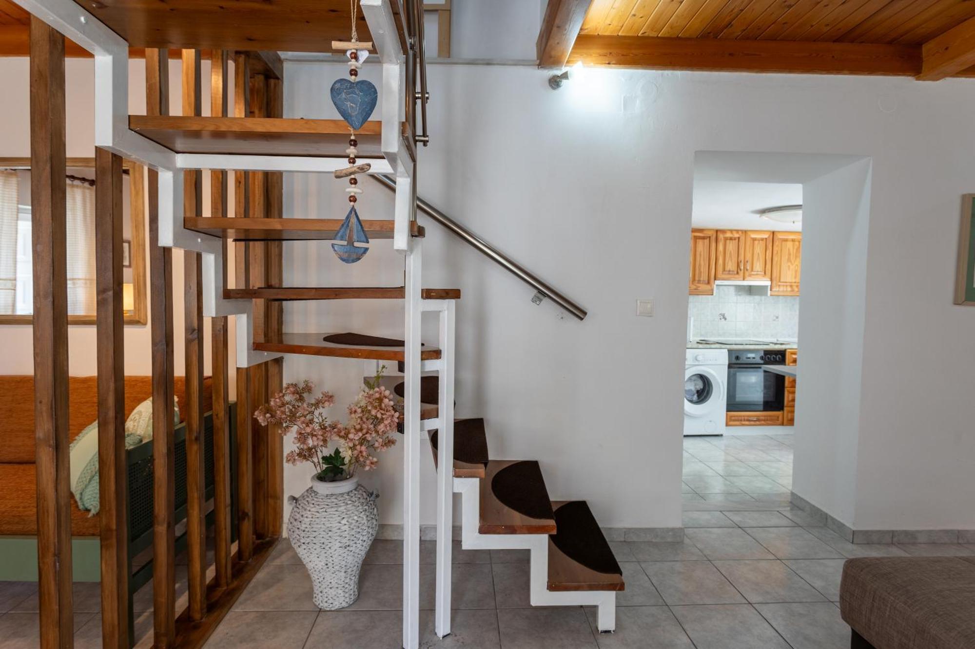 Spacious Home With Yard, Mytilene Lesvos Extérieur photo