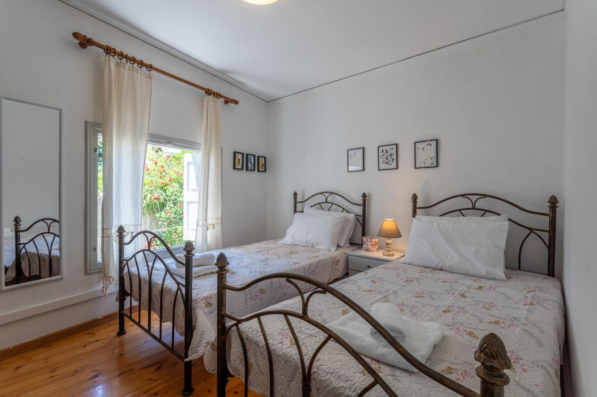 Spacious Home With Yard, Mytilene Lesvos Extérieur photo