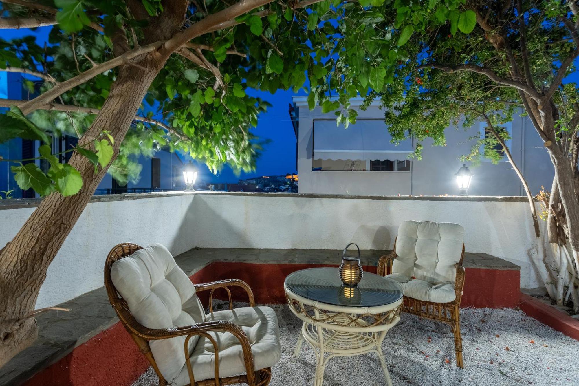 Spacious Home With Yard, Mytilene Lesvos Extérieur photo