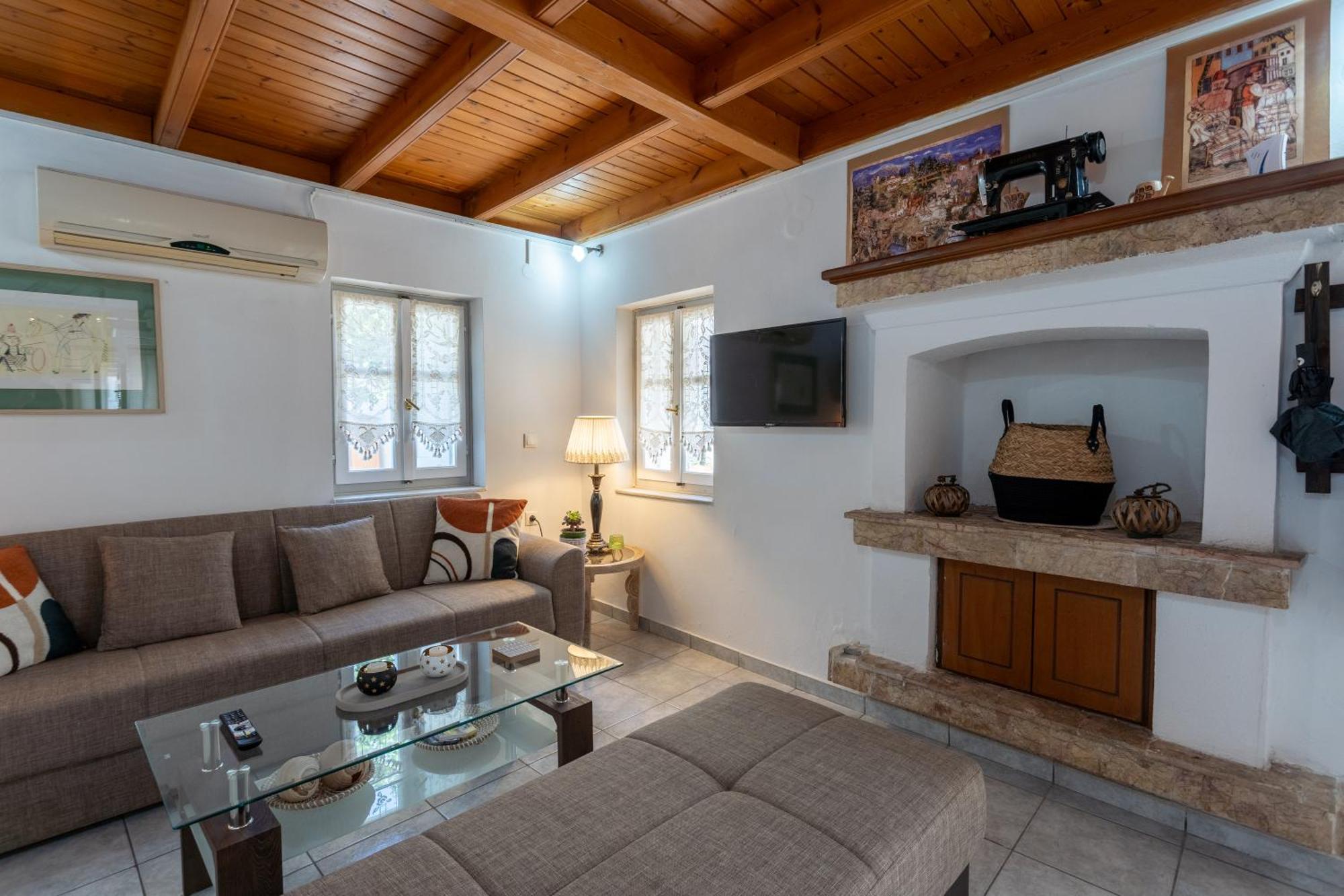 Spacious Home With Yard, Mytilene Lesvos Extérieur photo
