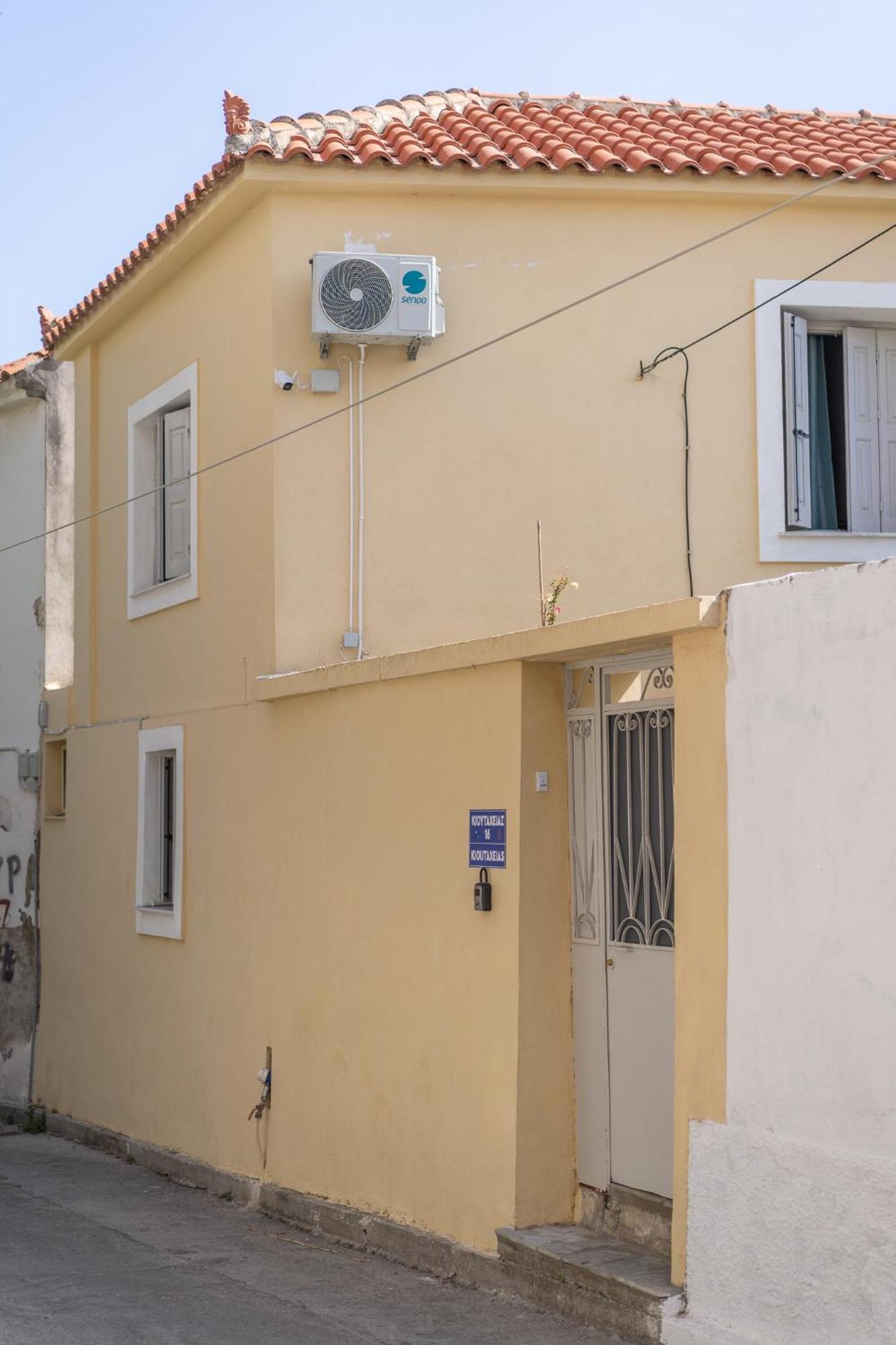 Spacious Home With Yard, Mytilene Lesvos Extérieur photo