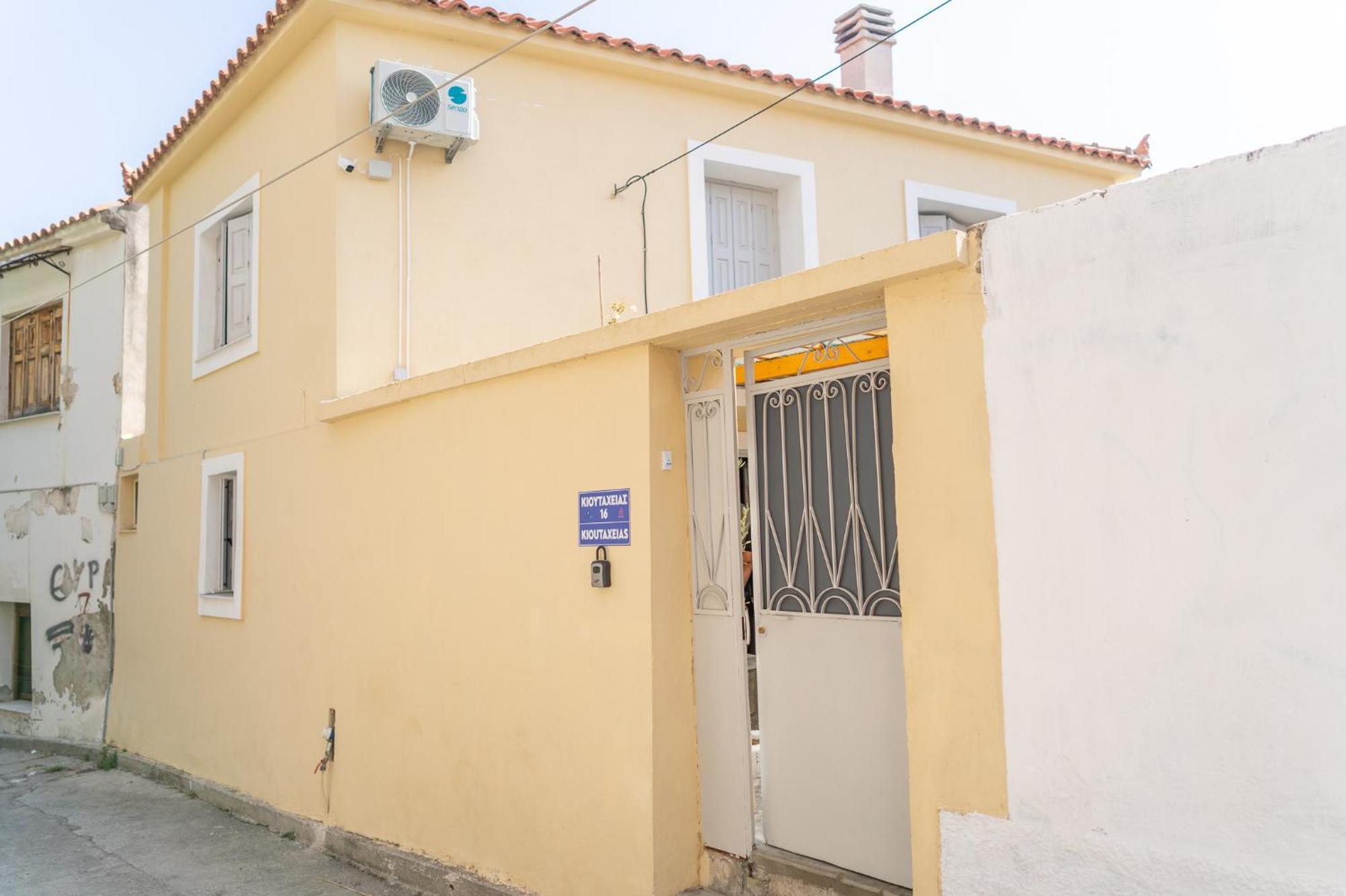 Spacious Home With Yard, Mytilene Lesvos Extérieur photo